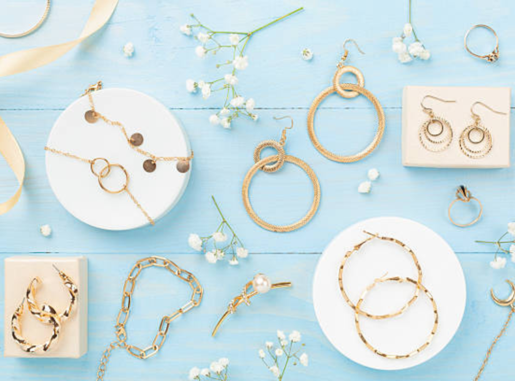 Matching Jewelry Sets: How to Create a Cohesive Look with Necklaces, Earrings & More